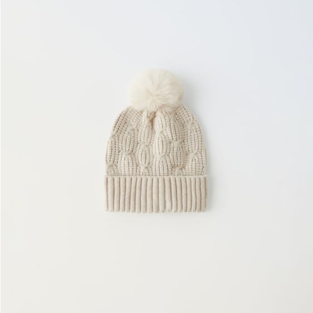 Zara KNIT HAT WITH POMPOM